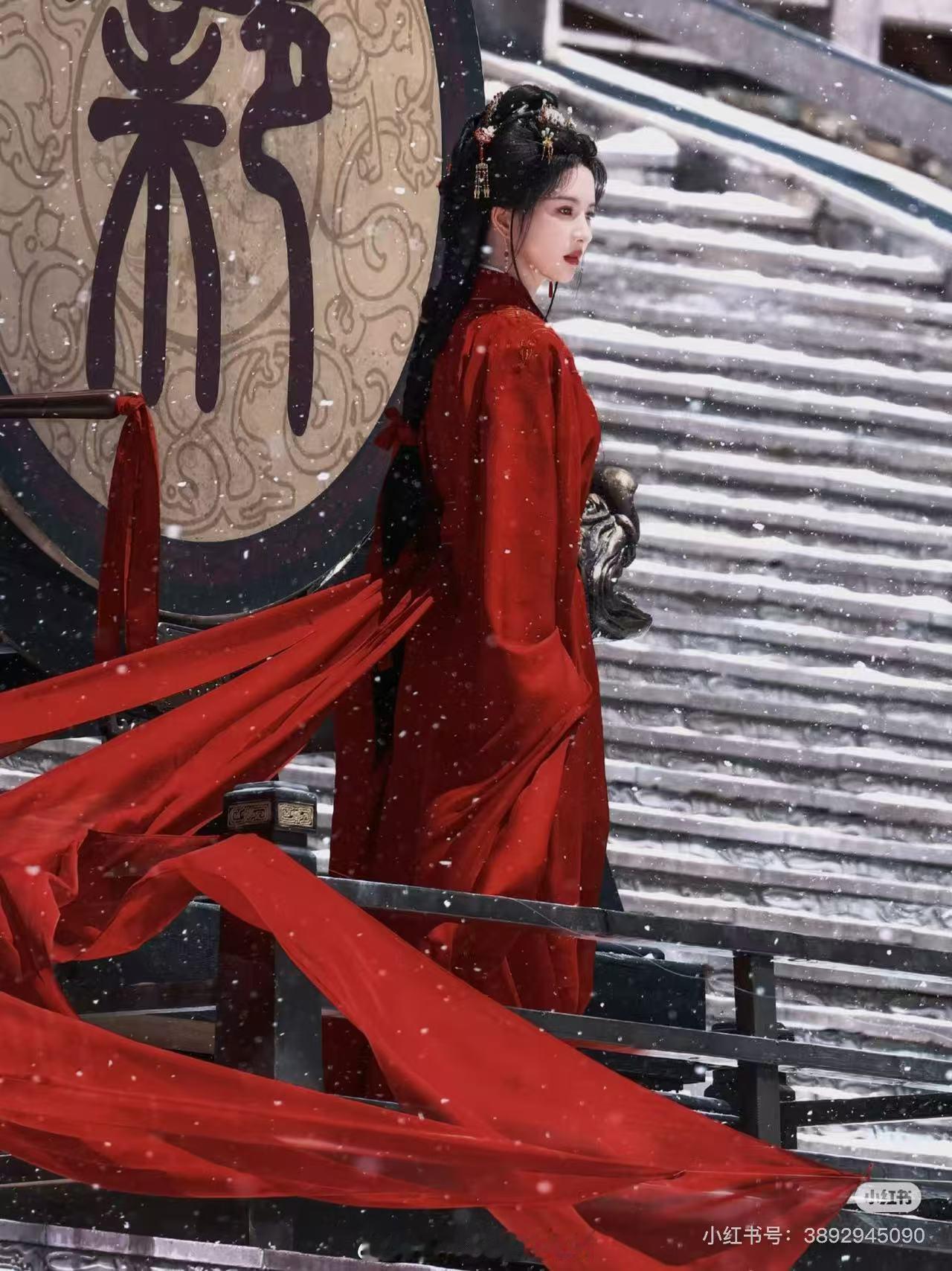 李昀锐刘些宁还没吻先刀了这种双强设定太带感了，李昀锐和刘些宁一看就是不好惹的cp