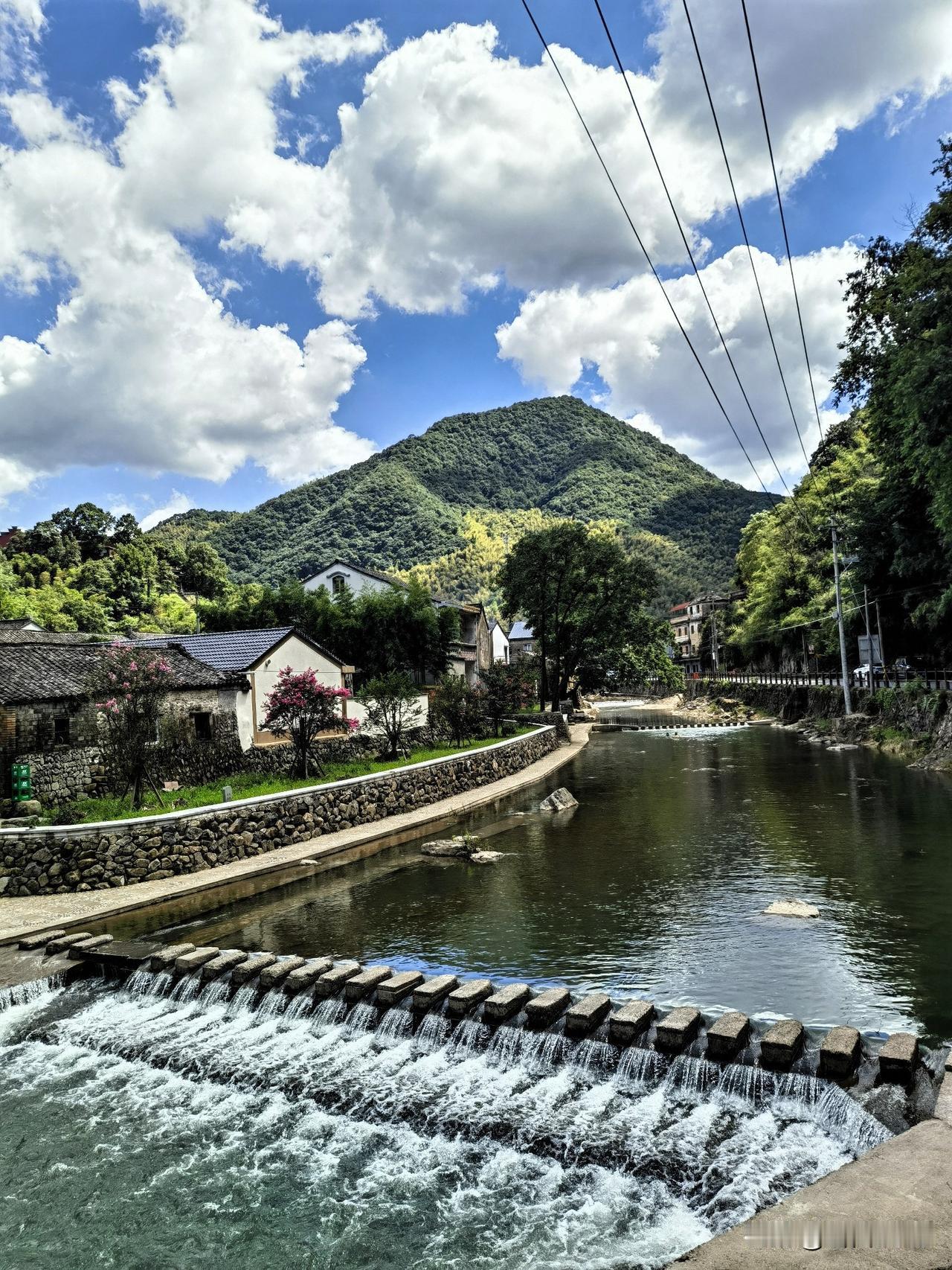 打卡奉化棠岙村之棠溪

棠溪是奉化棠岙村穿村而过的核心溪流，古村之名也来源于此，