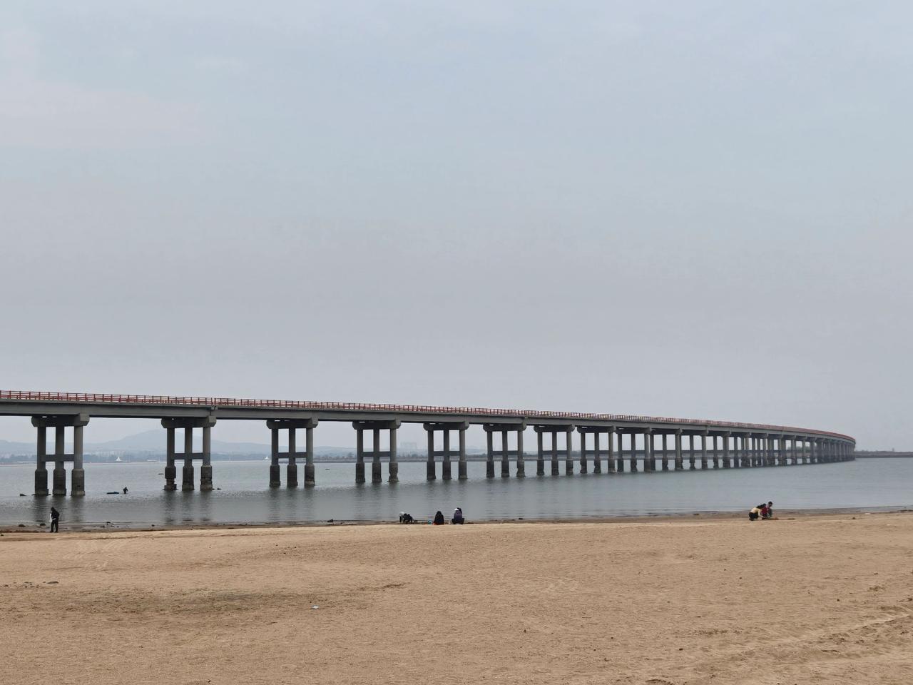 海滩风筝 海边栈桥打卡 红海滩风筝露营节 第二栈桥 海岸栈桥