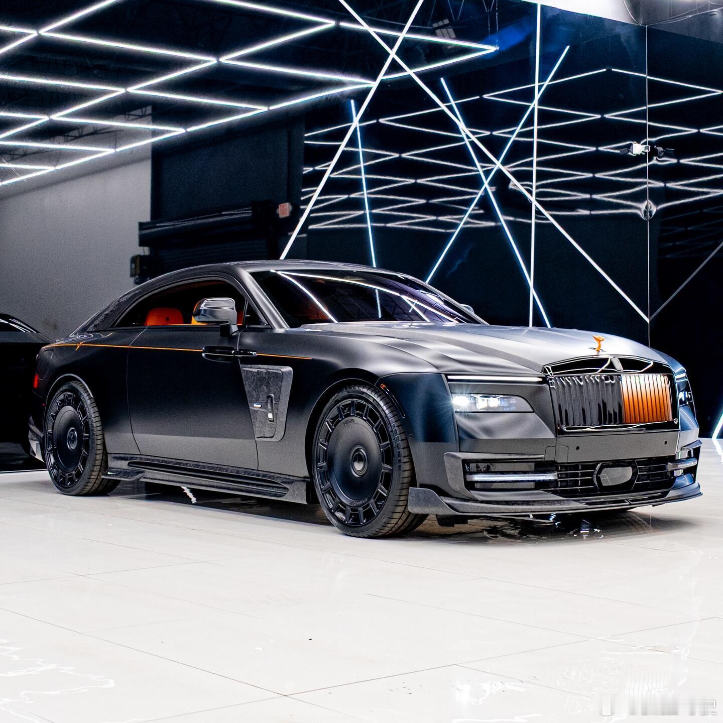 一部劳斯莱斯，经迈莎锐重新定义。哑光黑面与锻造碳纤精准交汇，车身重塑以定制空气动