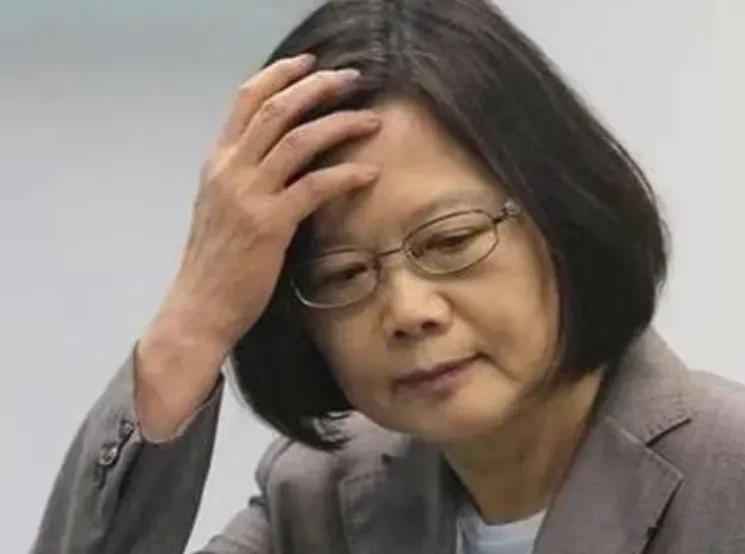 美军战机拒绝离开台海，解放军出动战机“迎敌”，不到12小时，王毅对美摊牌！

美