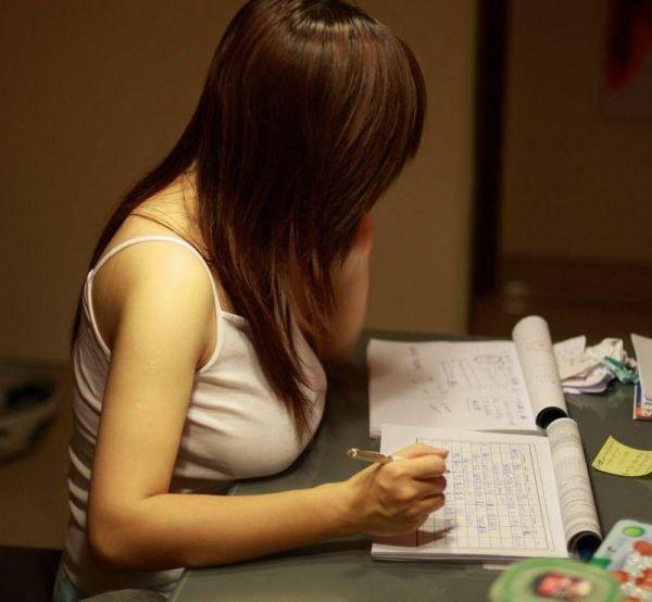 昨天孩子写作业，突然抬头跟我说了句话。
他说："妈，我攒够一百个赞，你是不是就能
