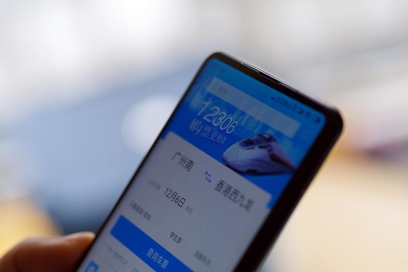 12306购票“价格最低”真的能低到超乎想象。其折扣力度因线路、时段和列车类型不