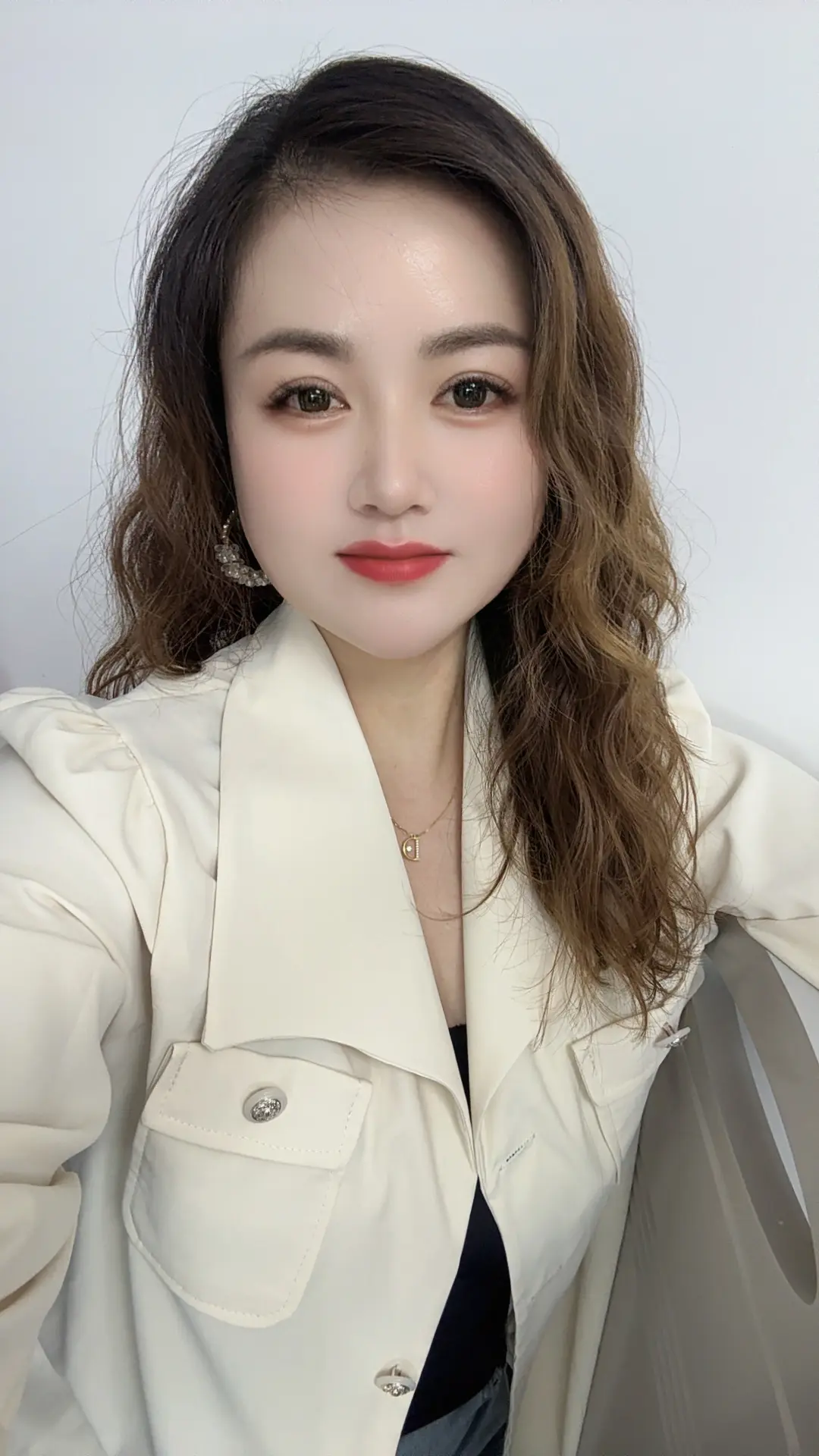 “世界上最好的放生就是放过自己”，不要和往事过不去，因为它已经过去。