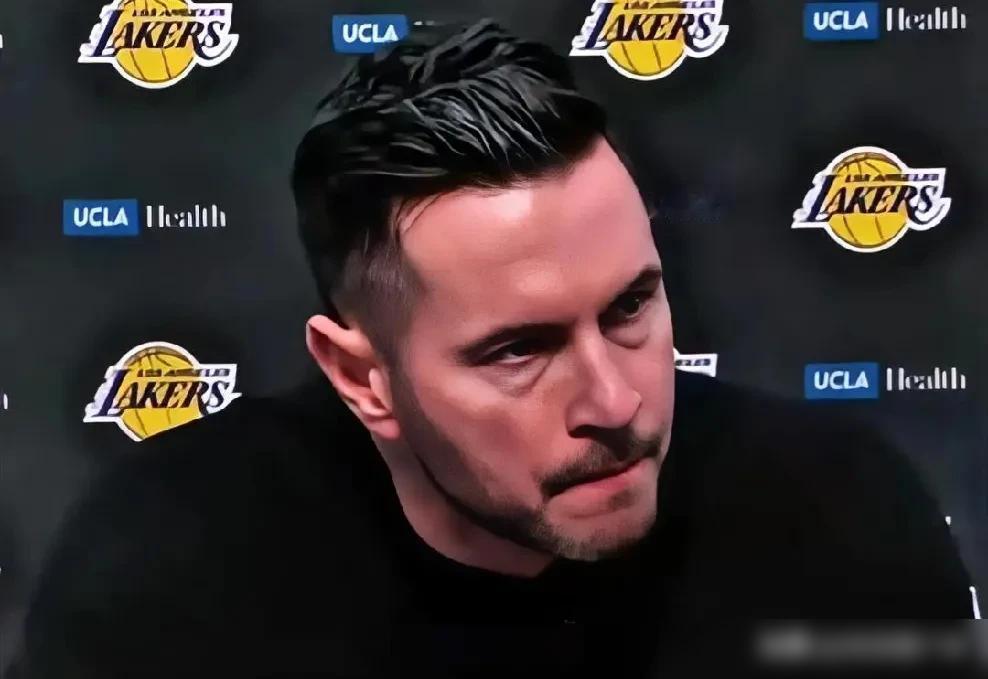 这哪是教练？分明是心理战大师！今晚9点半，湖人客场硬刚森林狼，雷迪克赛前直接摊牌