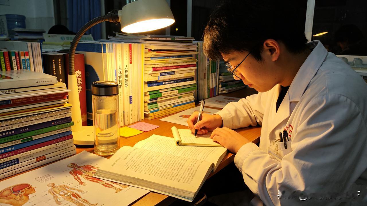 为什么大家常说“劝人学医，天打雷劈”？其实并不是学医不好，而是这条道路确实非常辛