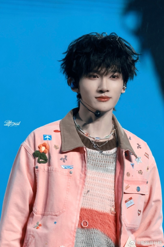 余宇涵音乐节音乐节的快乐是余宇涵给的！又唱又跳元气满满，舞台魅力十足，新工作快快