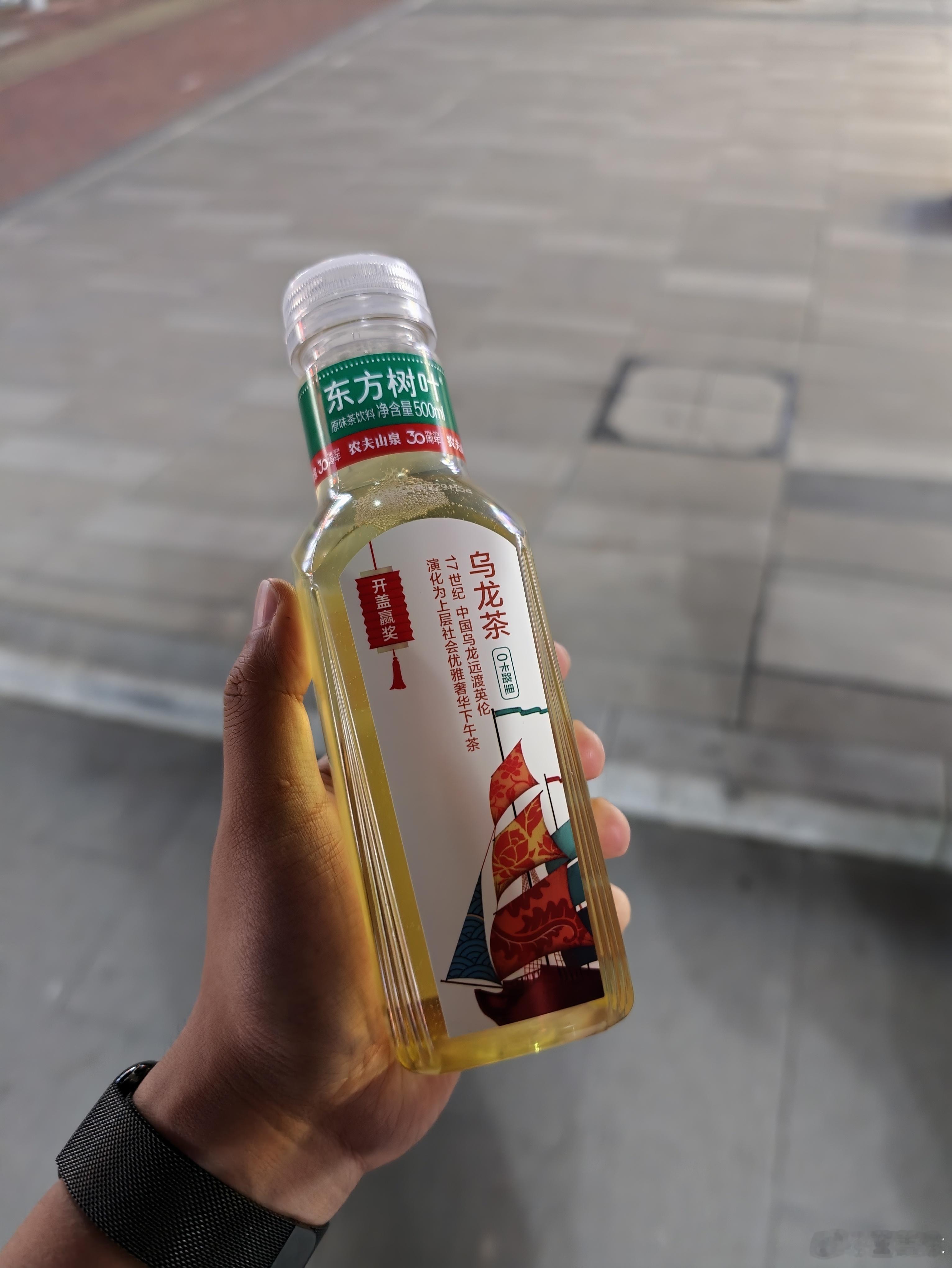 东方树叶中奖率太高了，9.5 喝了 5 瓶！1.9 一瓶，比矿泉水都便宜。 