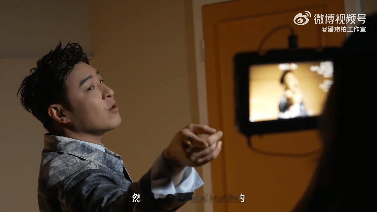 潘玮柏爱不爱情不知道反正爱吃 嘴角的满足感藏都藏不住，隔着屏幕都能感受到那口肉香