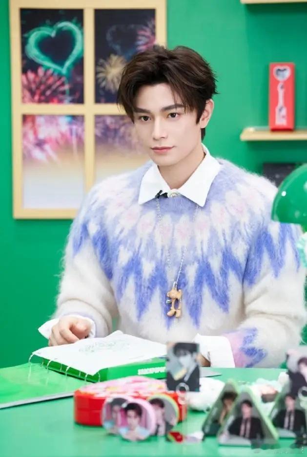 丁禹兮一句没有谐音梗就给自己上了个黑热搜！丁禹兮品牌直播，主持人让他想句话抽福袋