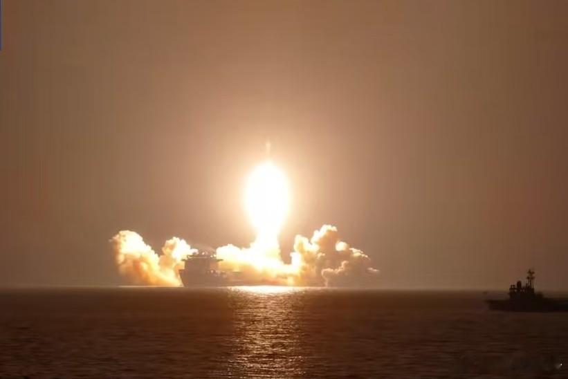 吉利星座04组卫星发射成功8月9日，我国太原卫星发射中心在山东日照附近海域使用捷