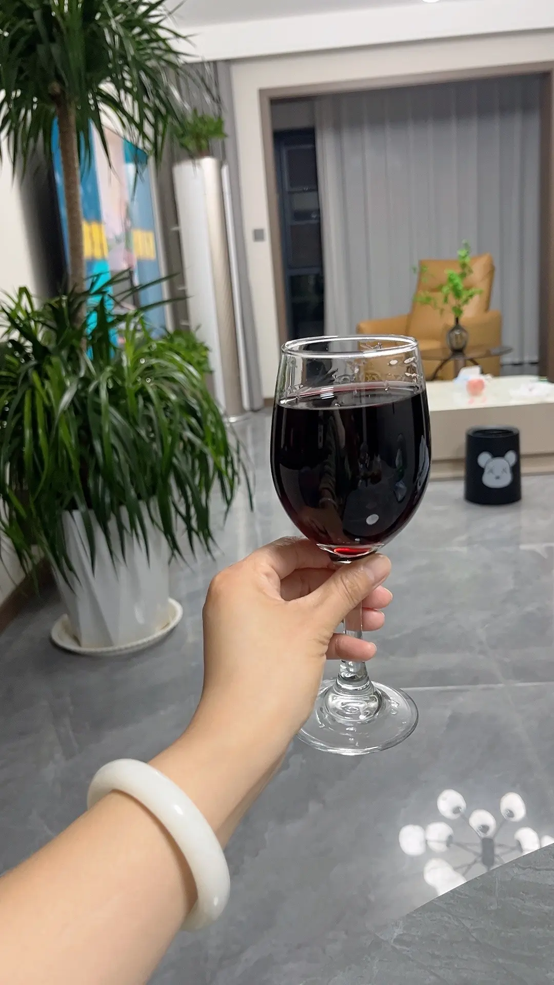 一杯红酒🍷，微醺时刻，与酒相伴