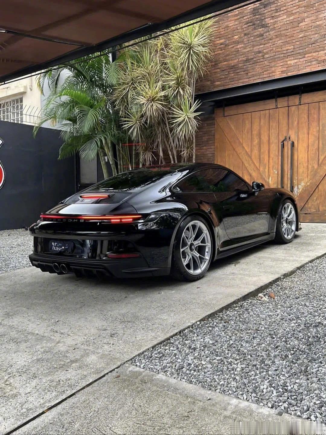 Porsche 911黑武士，谁现在就爱黑白灰？ 