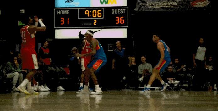 杨瀚森内线单臂暴扣，根本拦不住，身高优势很明显




杨瀚森在发展联盟随便扣，