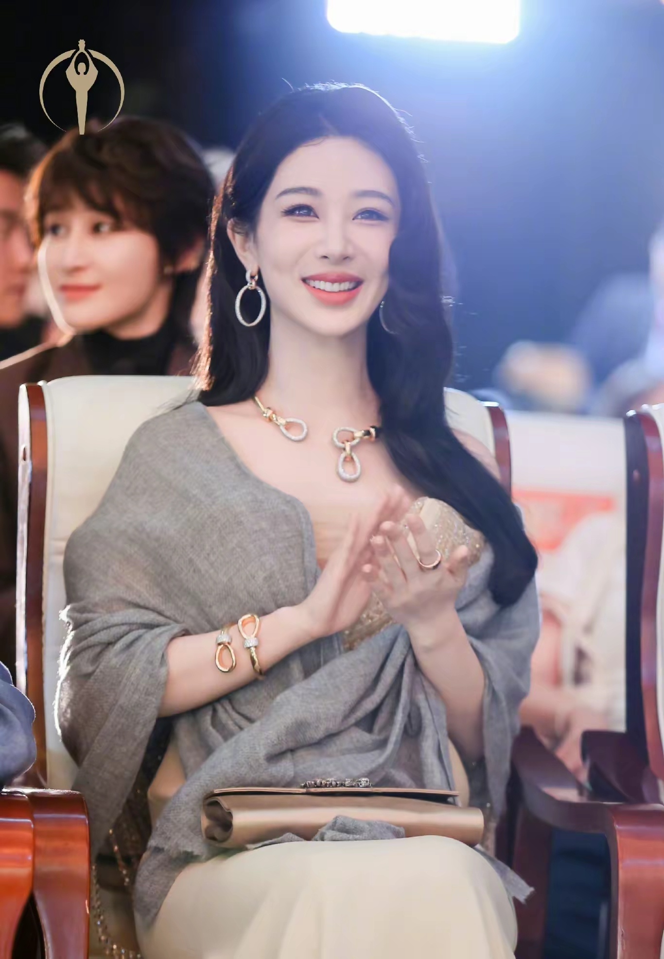 金鹰奖女主提名金鹰奖提名预测最大可能视帝靳东，视后杨紫，男配董勇，女配蒋欣。如果