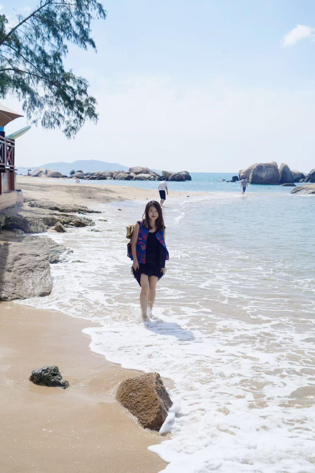 避开盛夏燥热，在初夏海边放空自己。天涯山海辽阔，落日温柔，慢慢逛，慢慢治愈，不负