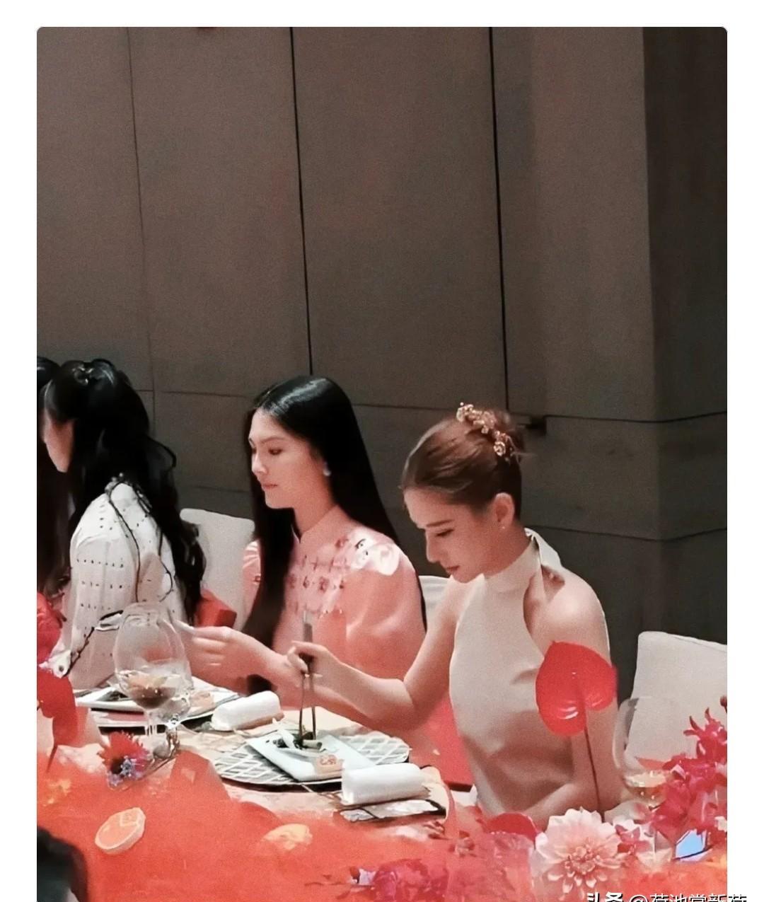 黑卡？
太慢了。
何超莲买单只需签个名。
赌王孙女的世界，你的信用卡根本进不去。