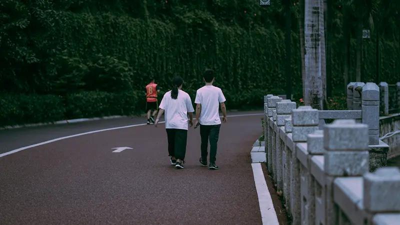 友说得极是！真情确为灵魂之关键所在。恰似对家人的那份牵挂，父母每次致电，嘘寒问暖