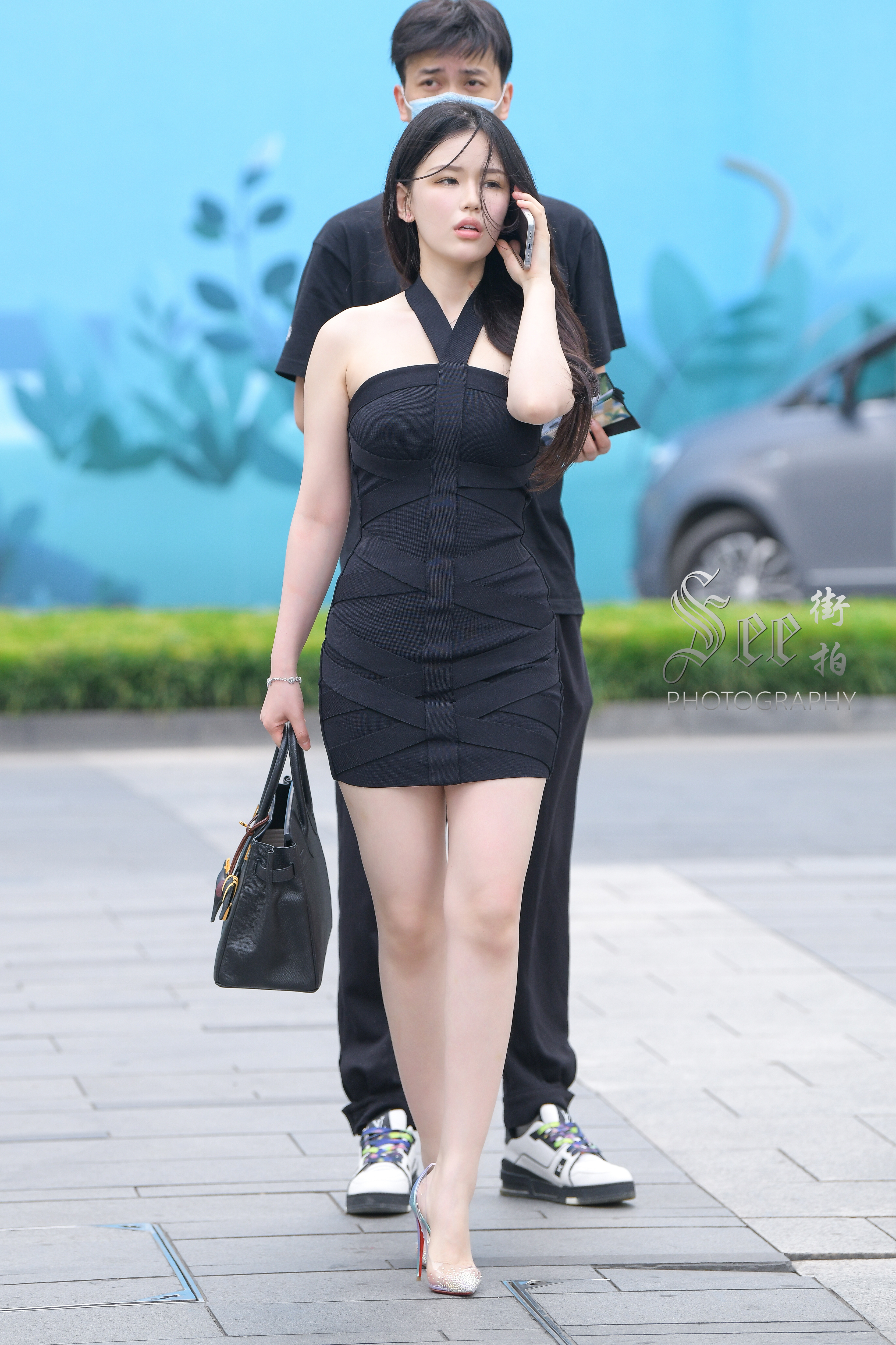 吊带黑裙，显白显气质~~ ​​​