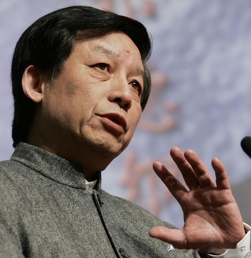 易中天的“包裹论”：当文化精英的怀旧撞上工业文明的现实

一、言论风波：从“细雨