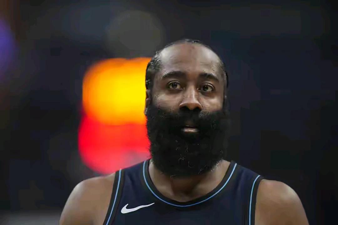 魔术被淘汰后，休赛期可以追求哈登或者汤普森，引进个球星了。
第一，本赛季结束，富