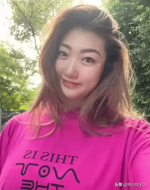 李梦说，连我自己都不解，作为国家队义用的篮球队员，为何有这么多的人喜欢看我的比赛