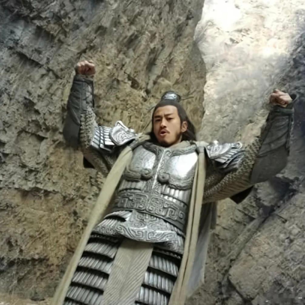 媒体：你是怎么爆火的？何润东：逐玉。yxh：你饰演什么角色？何润东：我没演 