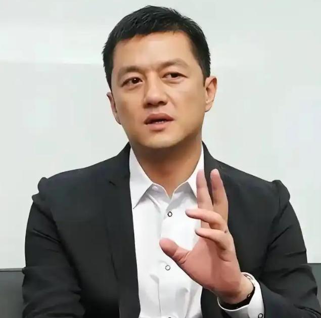 李亚鹏直播哭了，自爆十年前跟黄晓明借钱，黄晓明只回了四个字，至今再也没提过。
 