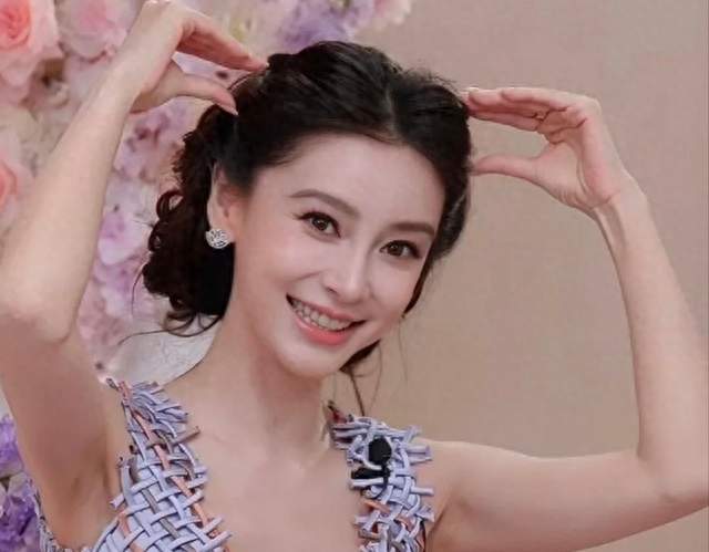 Angelababy回应被说显老：“想哭但没有关系”
