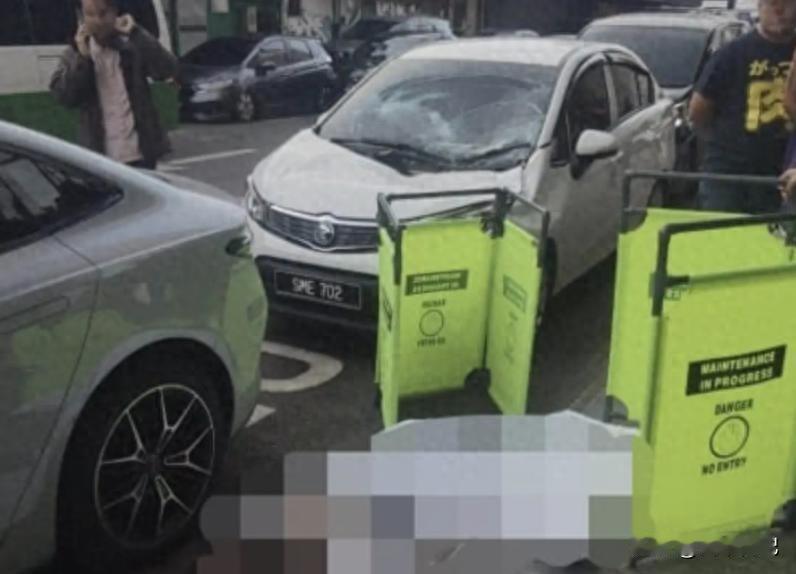 北京女子马来西亚度假坠亡，车顶发现遗体引争议，安全漏洞谁之过。
最近网上都在传一