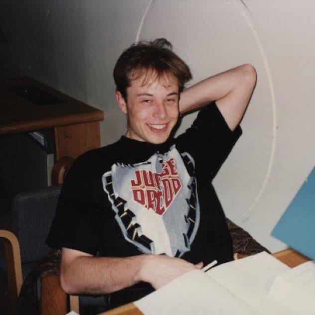 谁能想到，如今的科技巨头马斯克，学生时代竟如此会“搞钱”！
埃隆·马斯克在宾大攻