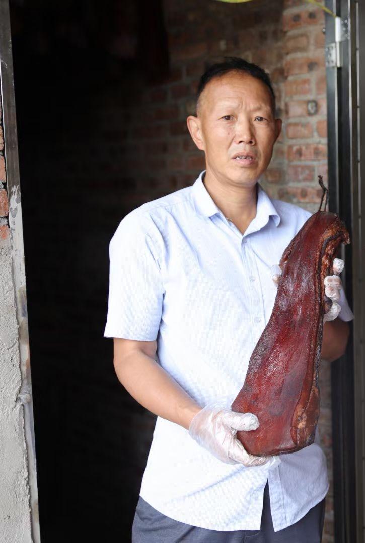 烟火里的匠心：向东与怀化湘菜的文化传承之路

文/中国湘菜文化大师邓杰

在怀化