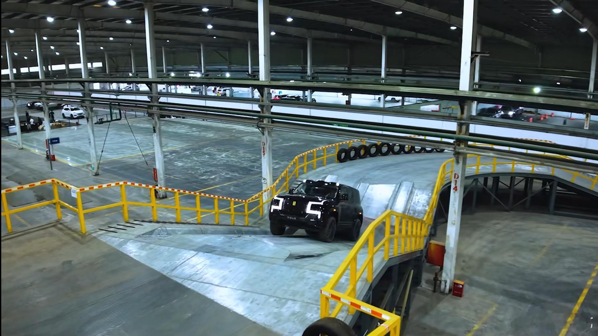 古有愚公移山，今有比亚迪钢板造山。仰望U8的硬核技术再升级，载基于易四方开发的e