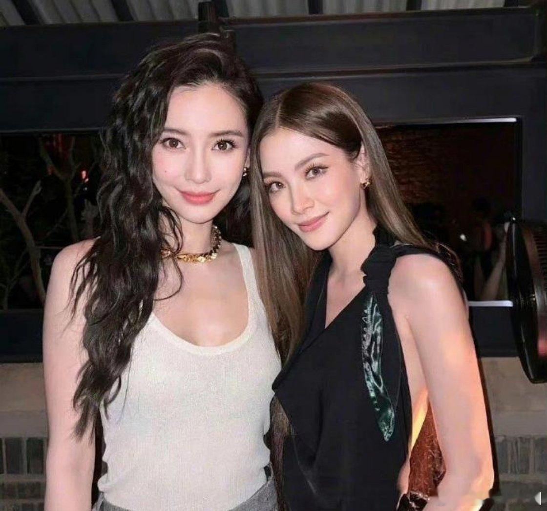 之前感觉杨颖的骨架也没这么大啊 和这位美女合照 显得壮壮的[苦涩][苦涩][苦涩