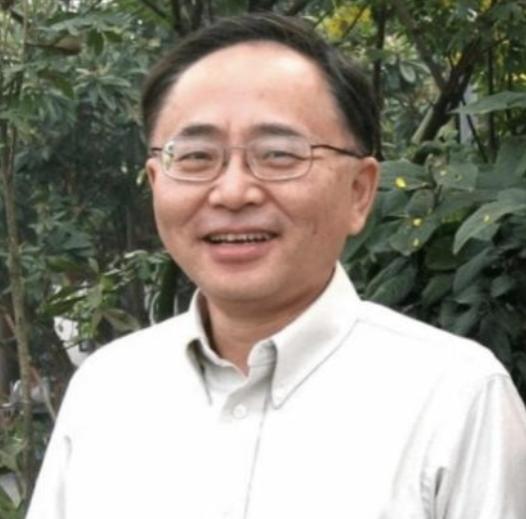 烈士江姐之子彭云定居美国三十余年，曾感慨母亲遗愿只完成一半。外界常解读，在他心中
