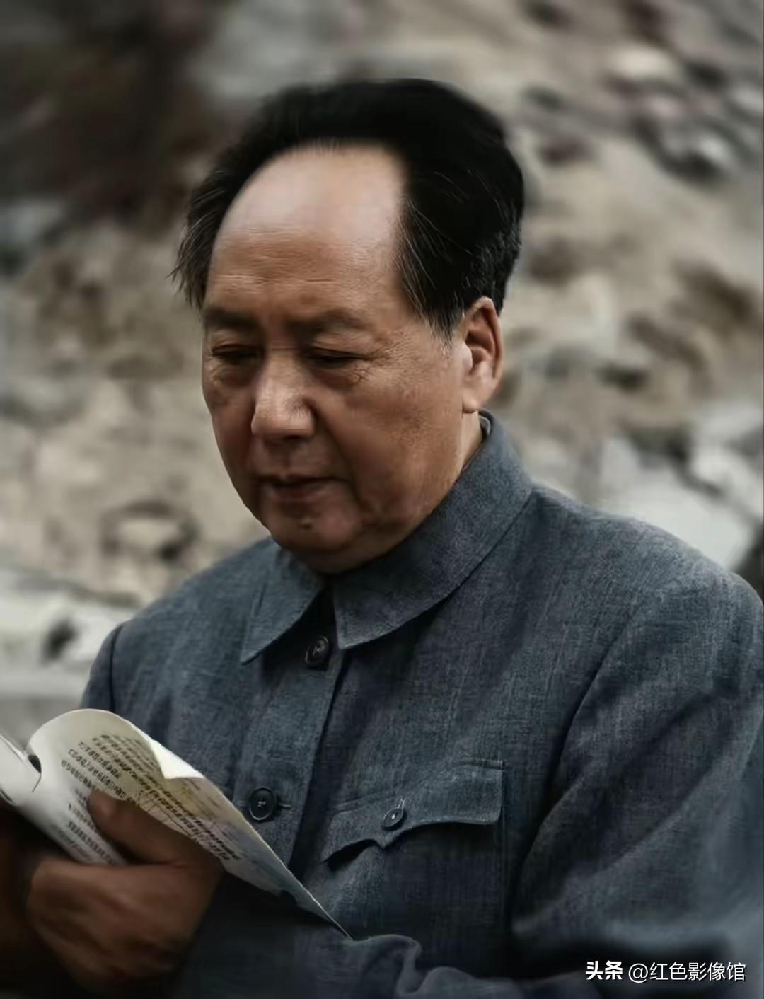 山，快马加鞭未下鞍。惊回首，离天三尺三。——《十六字令三首》