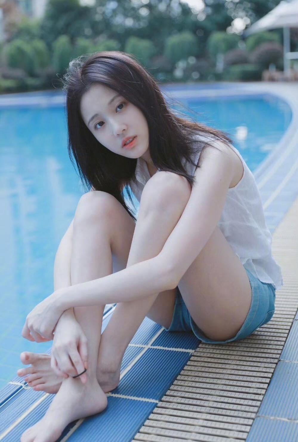 张慧雯 x 泳池写真张慧雯被接机缺氧