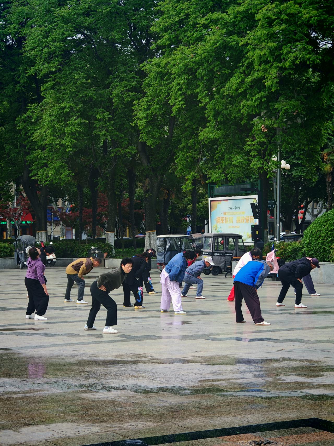 姿态万千（玩的开心）