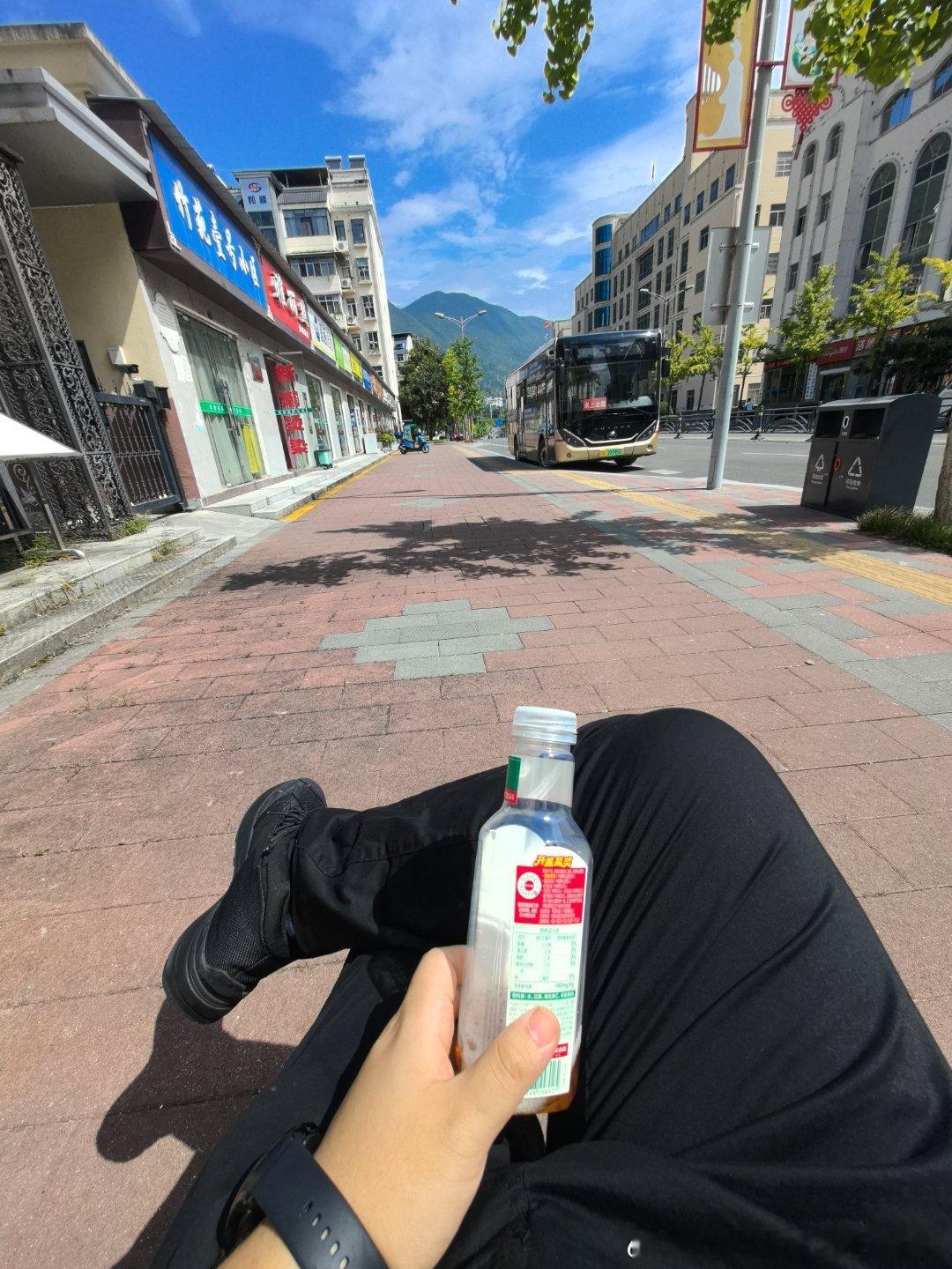 二十年前上学的路梦开始的地方。今日倒是独有感伤。  ​​​