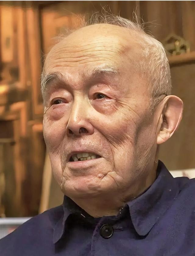 很现实的一段话：“你手里有四五百万，儿女盼着你死；你一月退休金八九千，儿女害怕你