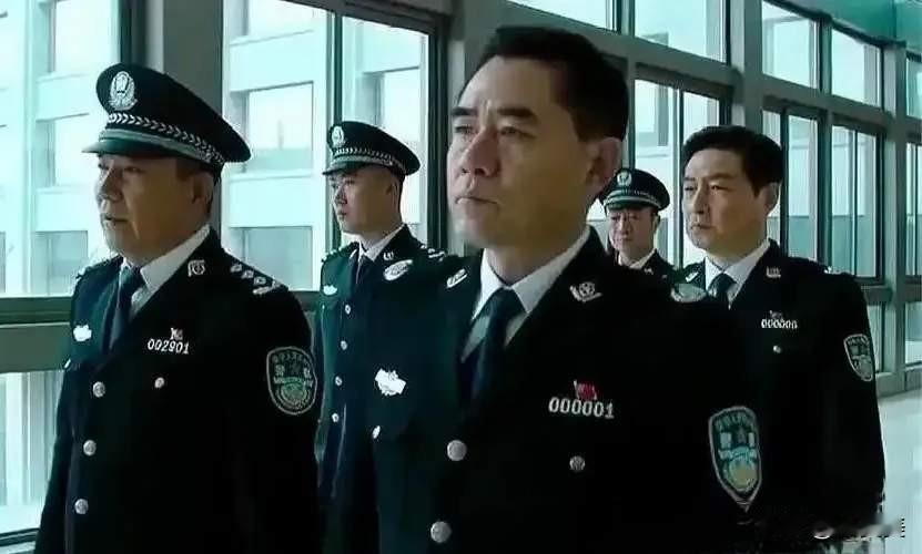祁同伟如果原地晋升为图中所示人物，那需要高老师做什么工作才能实现？