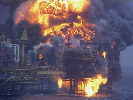 伊朗人民已经拼了！！！
美以3月18日对伊朗石油设施实施了打击。伊朗革命卫队18