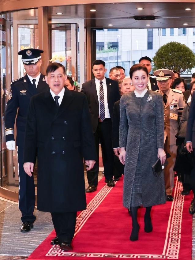 泰王访华全程备受关注，让人好奇的是，他没有选择惯例中的国宾馆，反而住进了大饭店，