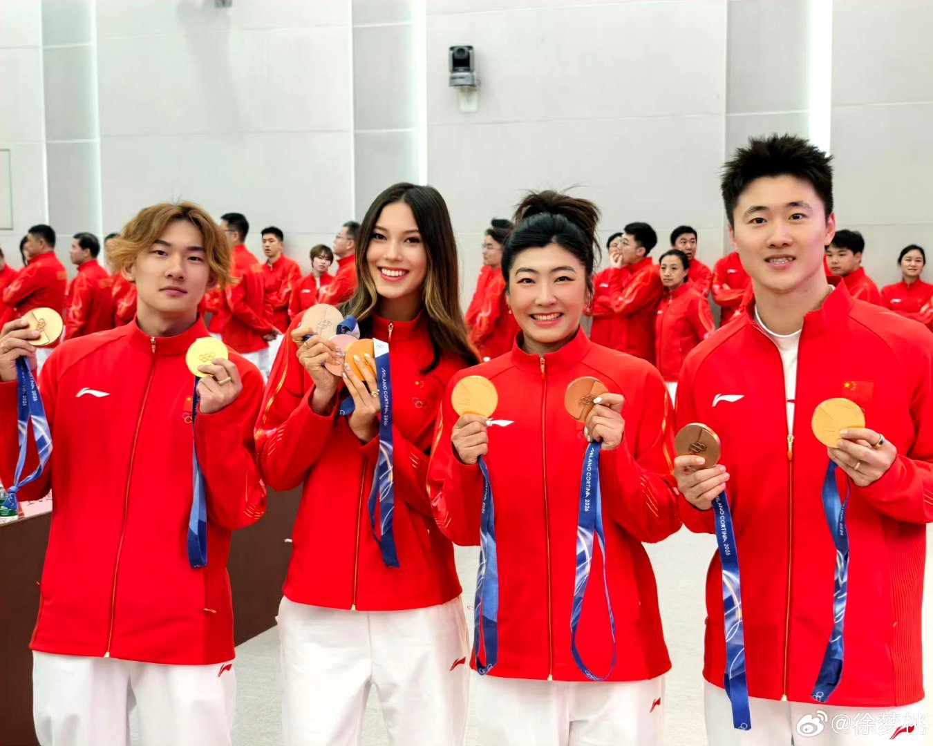 徐梦桃晒苏翊鸣谷爱凌王心迪合照 神仙同框！徐梦桃、王心迪、苏翊鸣、谷爱凌四位金牌