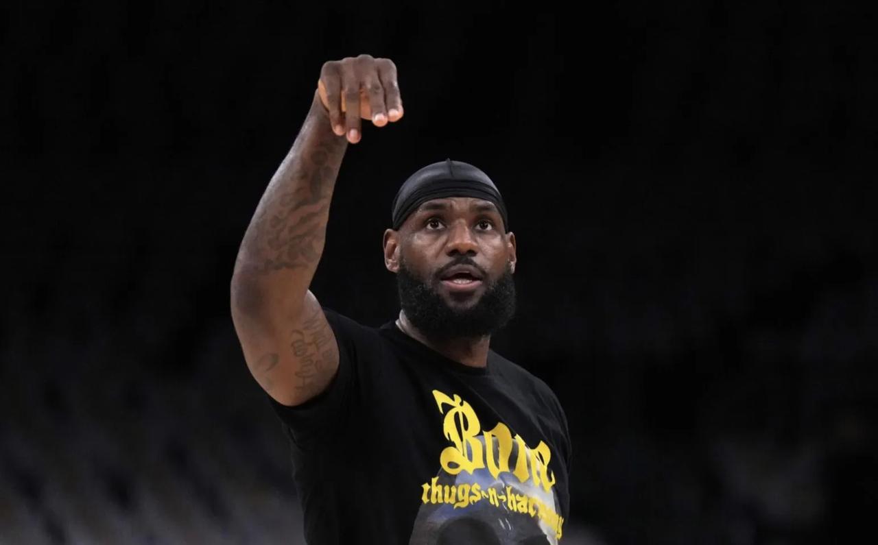 詹姆斯28+10+11迎职业生涯4项里程碑：一数据NBA历史首人！
在结束的湖人