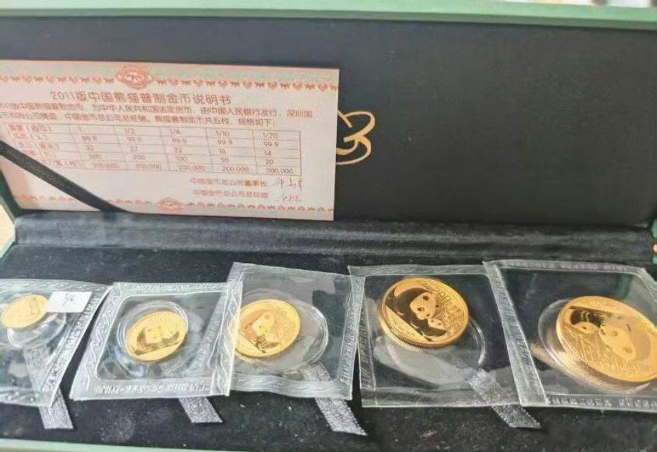 一名研究生出售个人黄金，收款12.4万元，随后银行卡被警方跨省冻结。警方核查原因