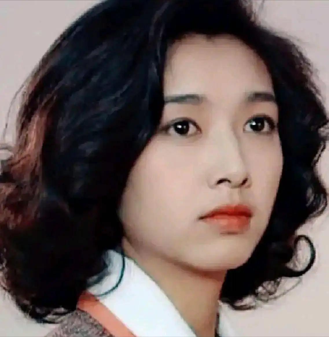 江珊身家过亿，却嫁给了28岁还在开货车的田小洁。谁能想到，这个住北京豪宅的女人，