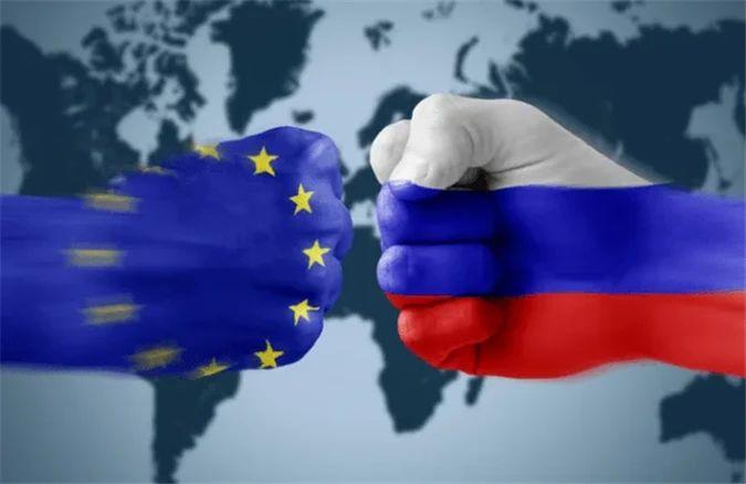 关于俄罗斯与西方国家之间的紧张关系持续时间的问题，涉及复杂的地缘政治、经济、军事