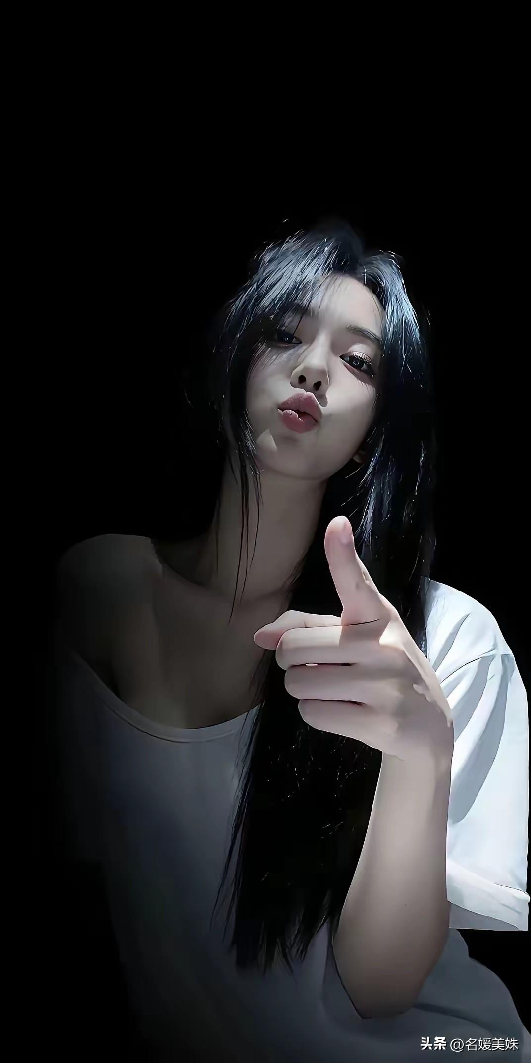 他们需要我解决问题，
却不喜欢我指出问题。
他们把期待放在我身上，
却从不打算分