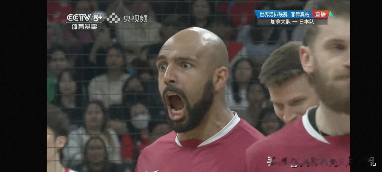 硬碰硬就是这么狠，加拿大男排砸碎日本男排！


一个是世界排名第三，一个是世界排